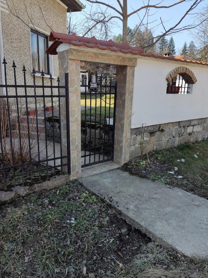 Къща За Гости Хайк Beli Osŭm Εξωτερικό φωτογραφία
